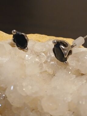 vintage NEVADA SILVER CO sterling silver & black onyx stud earrings